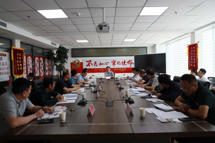 段尧刚到区行政审批服务管理局进行调研