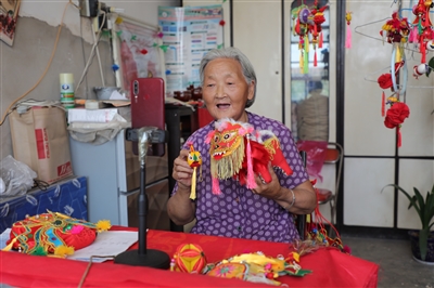 80岁网红老奶奶 抖音直播来带货