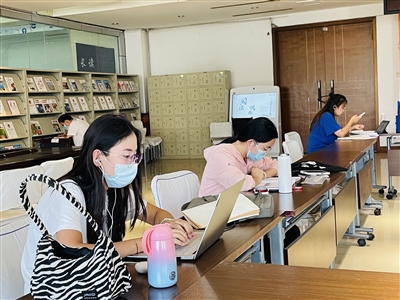 区图书馆： “充电”防疫两不误