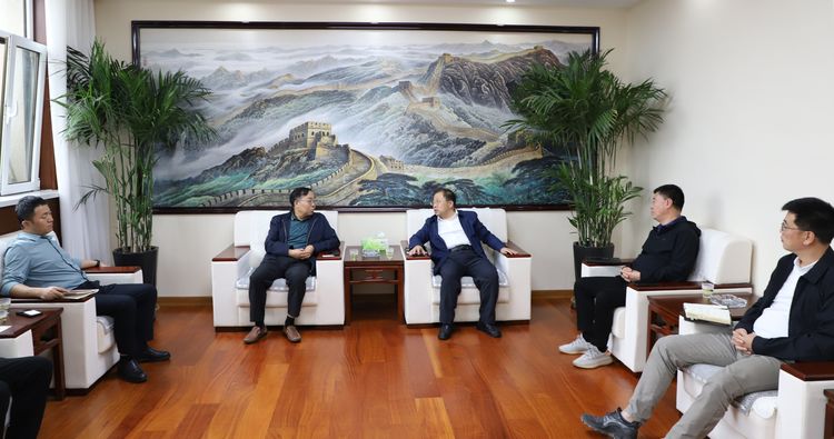 柴哲与中十冶集团城建工程有限公司董事长王宏举行工作会谈