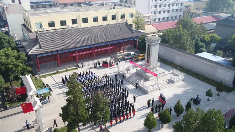 我区举行烈士纪念日向烈士敬献花篮仪式