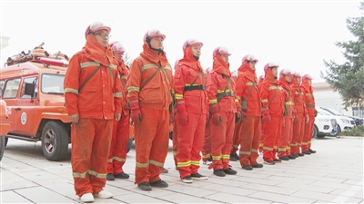 人防技防“双保险” 筑牢防火大屏障