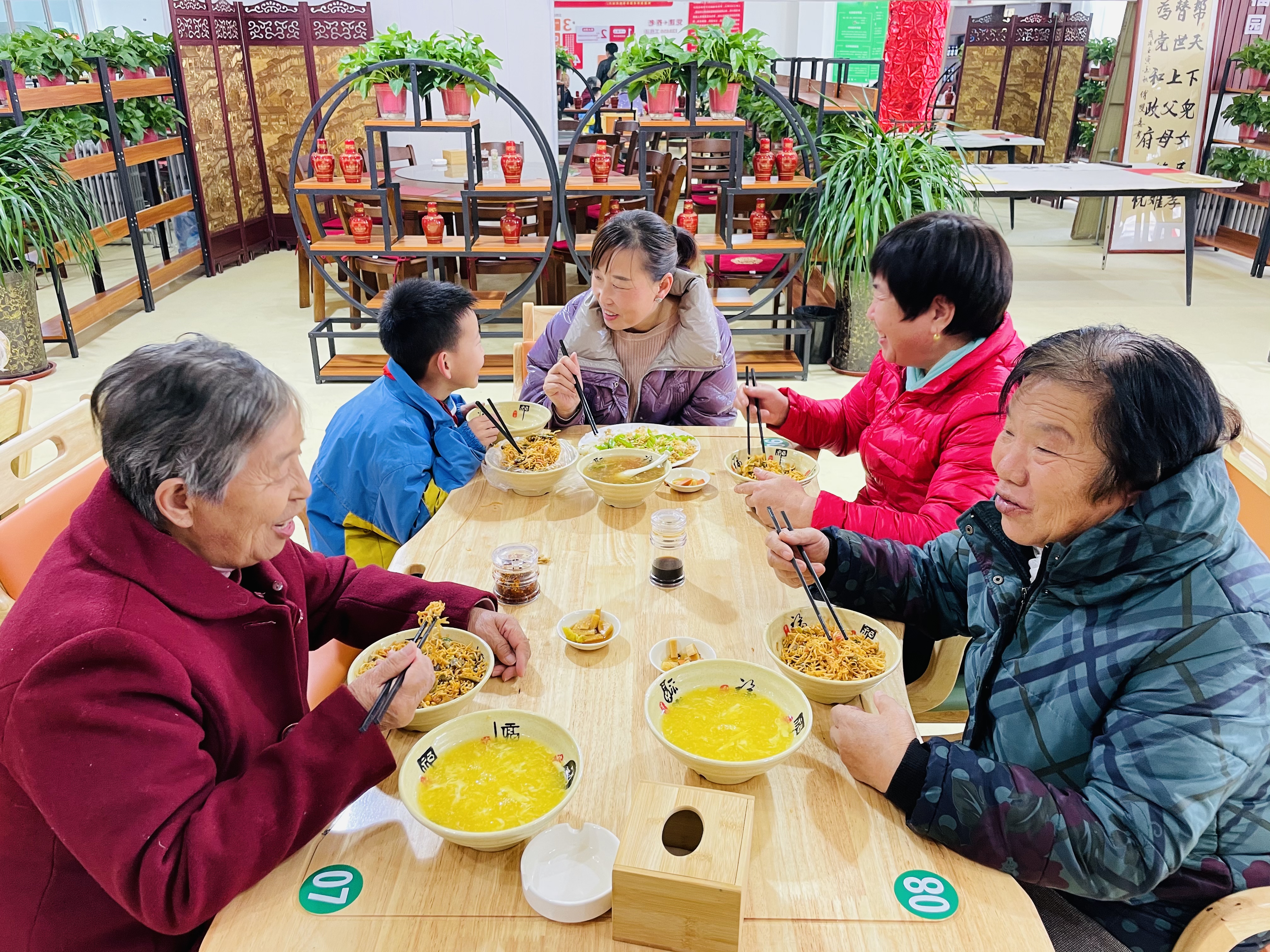 社区食堂里吃出的幸福味道