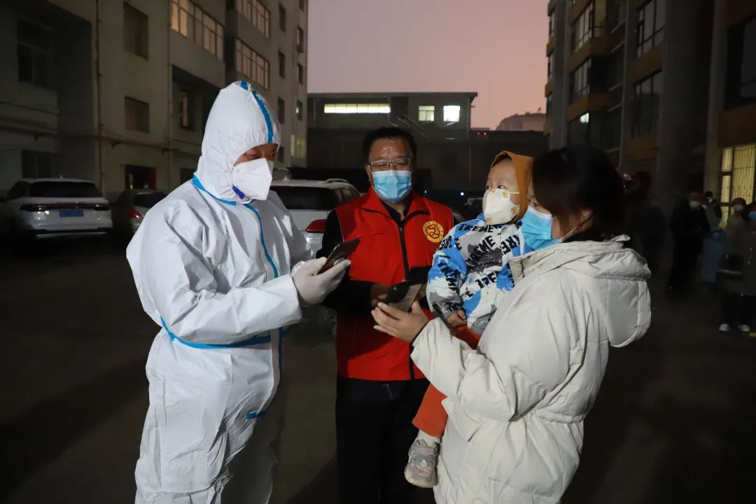 同心抗疫，我们始终在一起