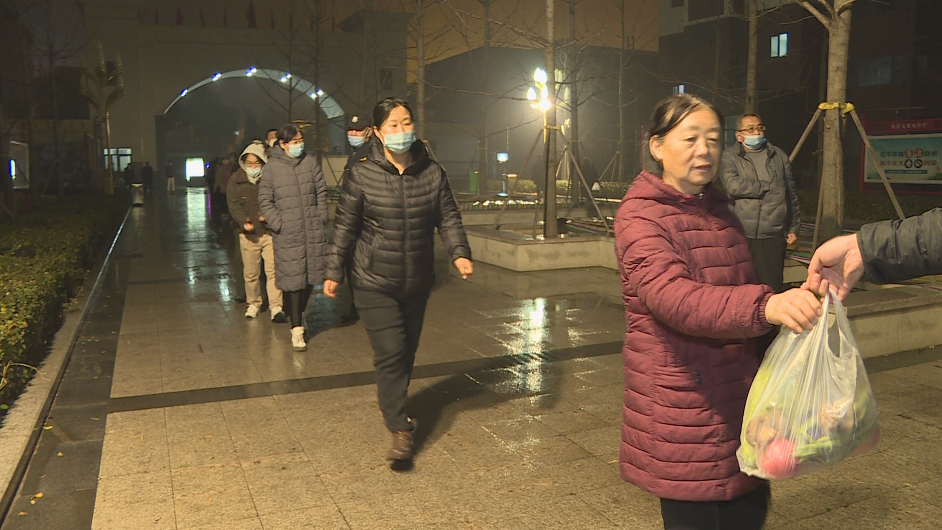 “蔬”送温暖 “菜”暖人心