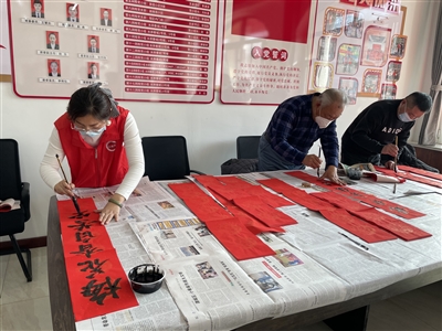 【新春走基层】滨河社区：笔尖上的年味