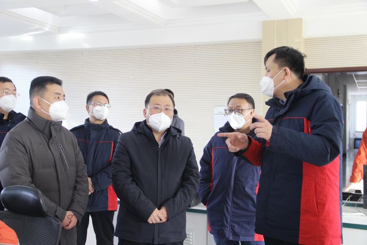 柴哲看望慰问坚守工作岗位的一线干部职工