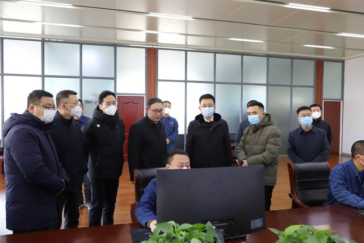 段尧刚看望慰问坚守工作岗位的一线干部职工