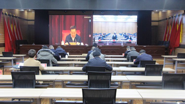 我区组织收看市委春节期间重点工作调度会