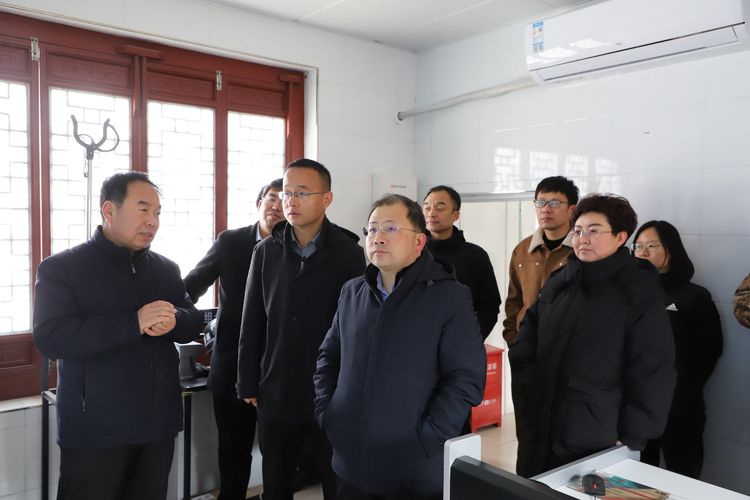 柴哲在黄牛蹄乡调研