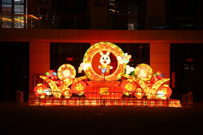 【新春走基层】流光溢彩不夜城