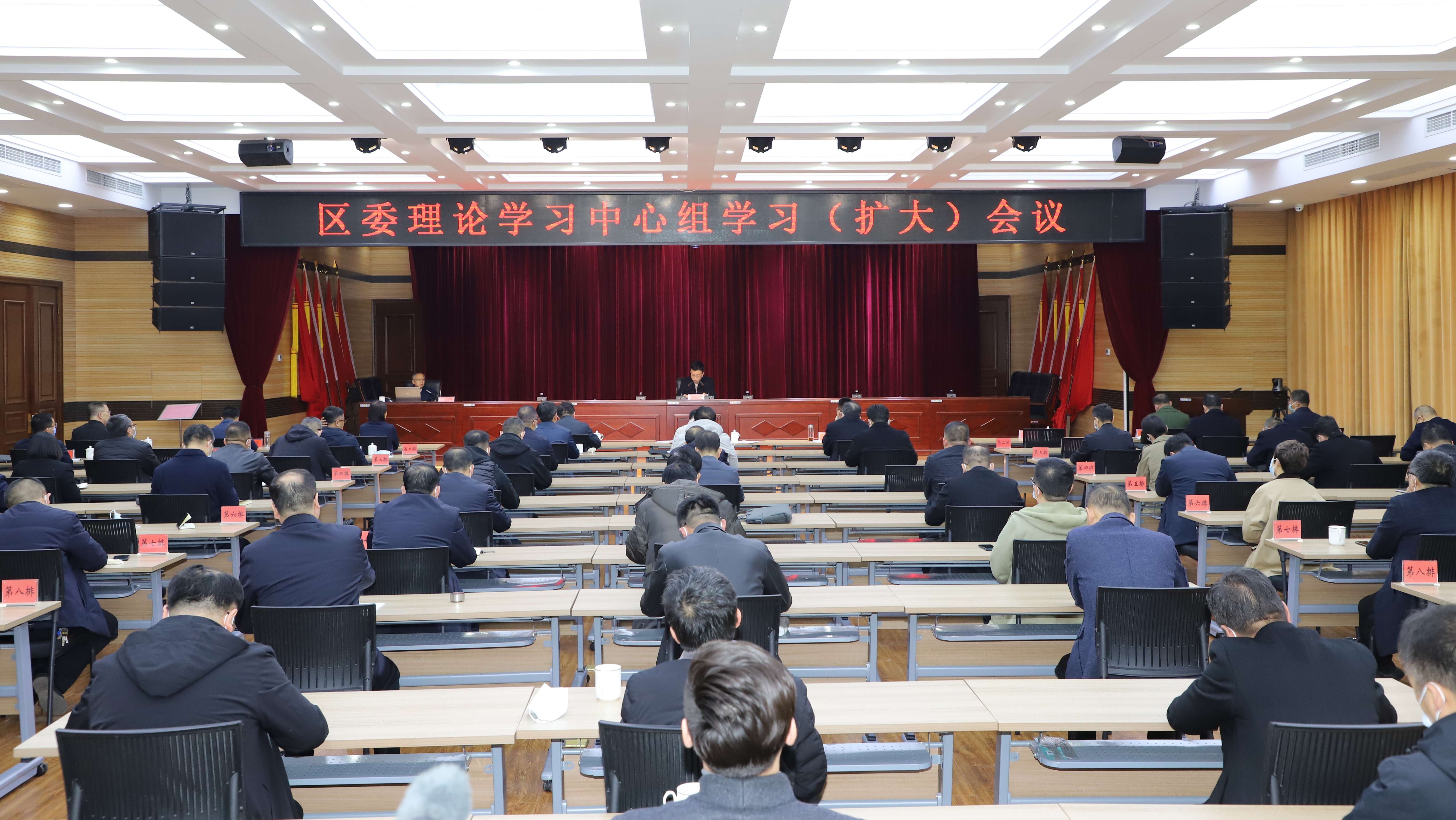 区委理论学习中心组（扩大）学习会议召开