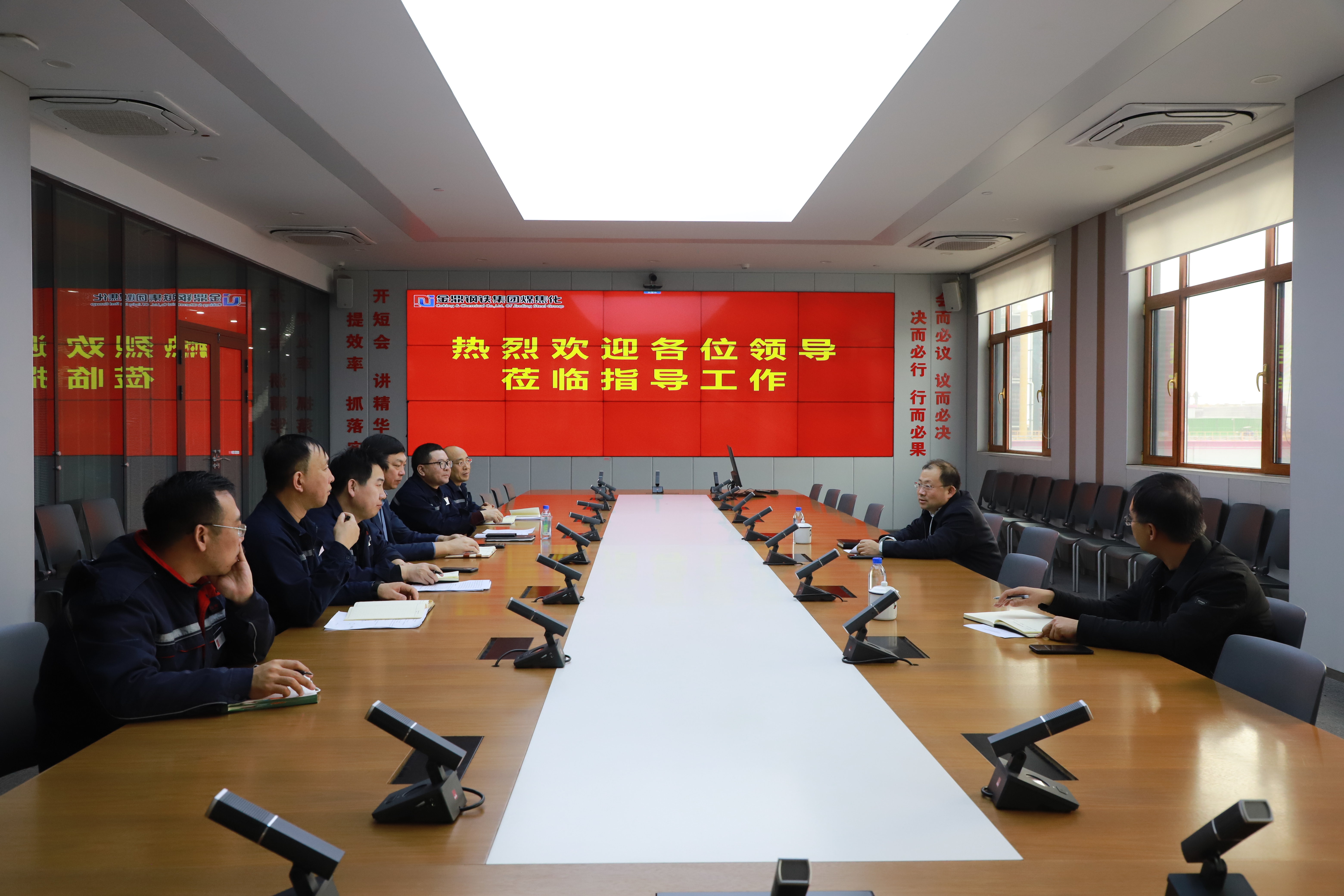 柴哲深入我区部分企业进行现场办公