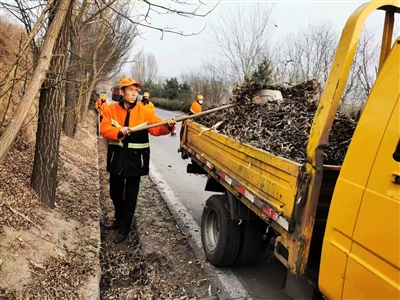 公路段： 春季养护 处治病害