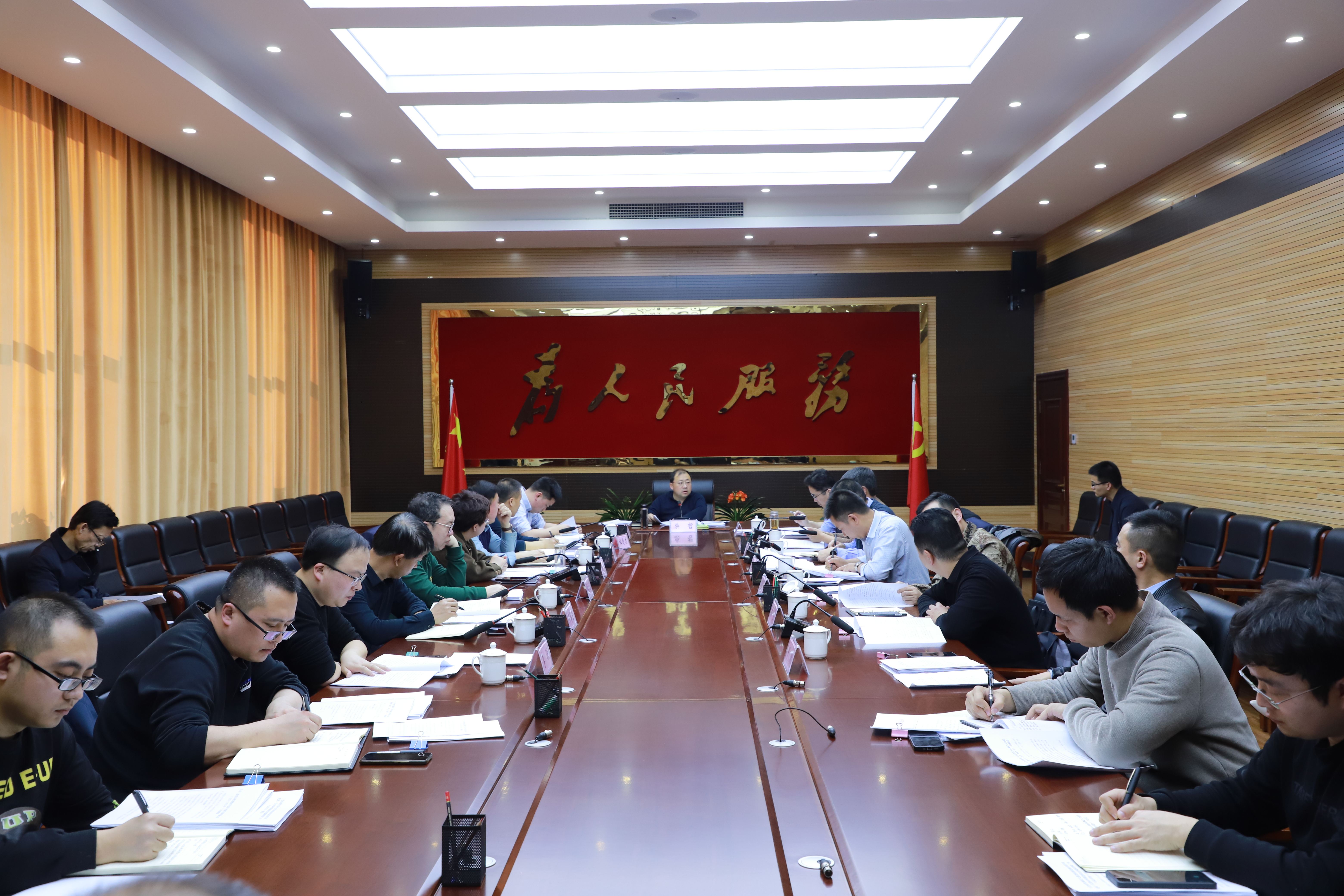 区政府召开常务会议