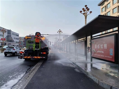 区园林环卫中心：开展城市“大扫除”