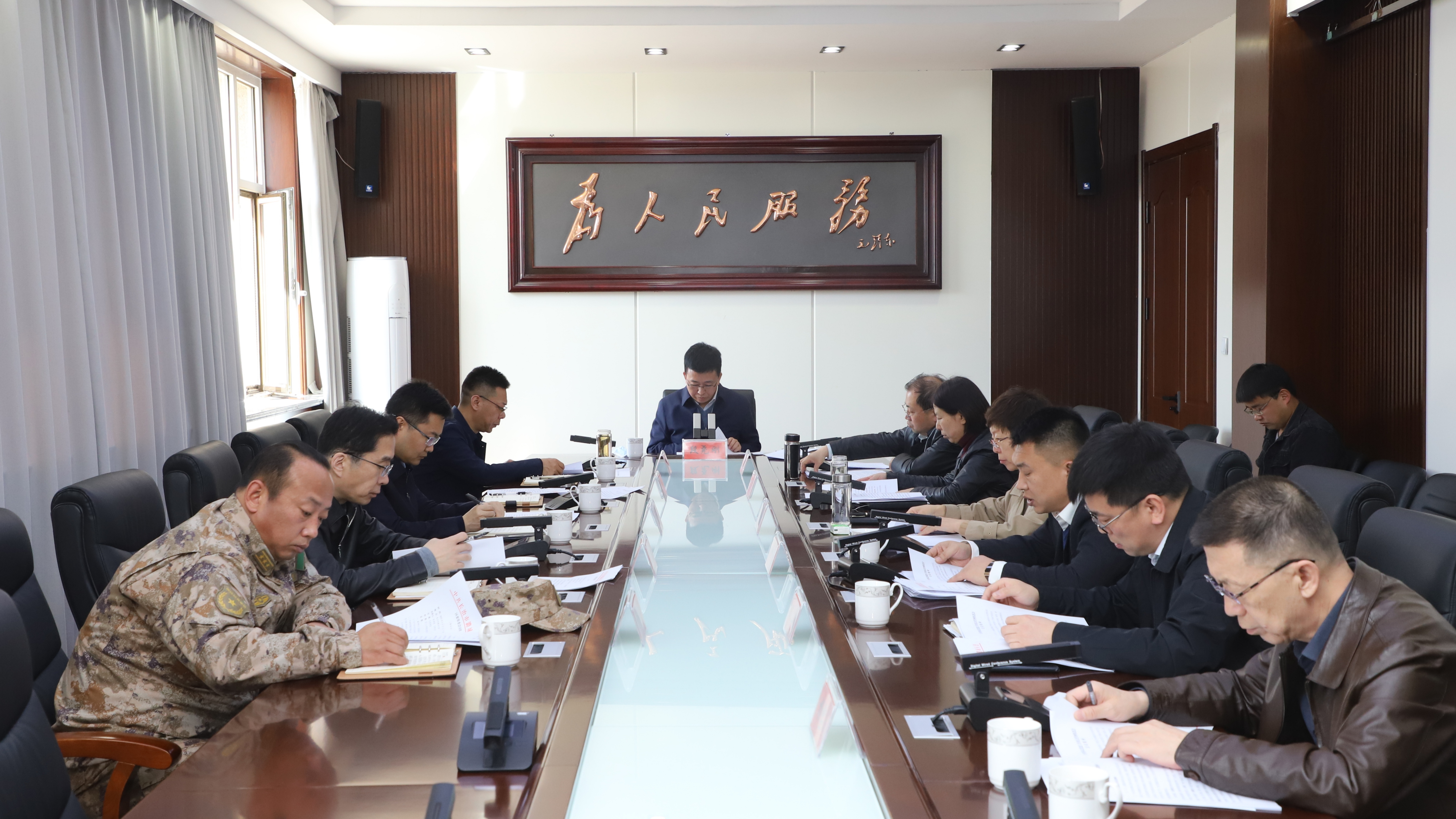 区委常委会召开会议