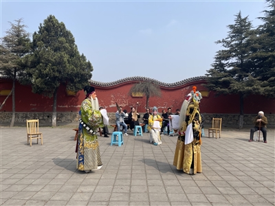 区红旗剧团：送戏到乡村 情暖村民心