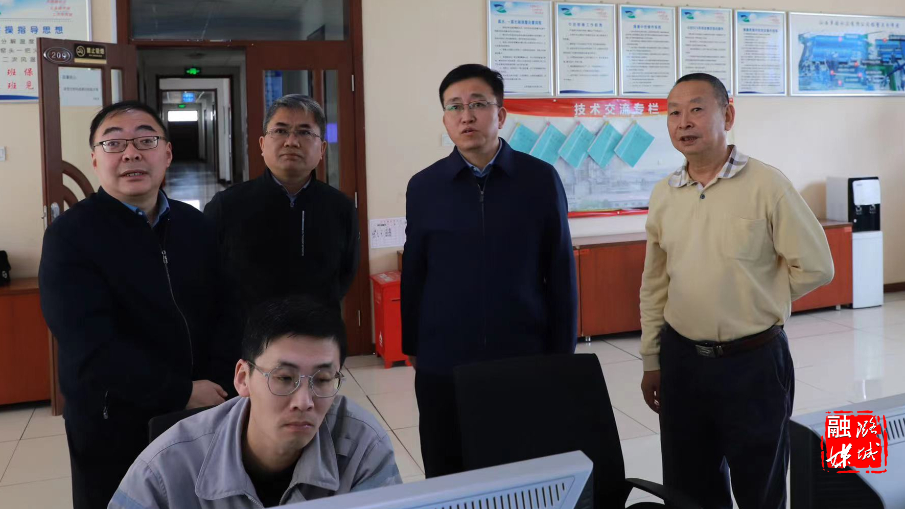 段尧刚在卓越水泥有限公司进行现场办公