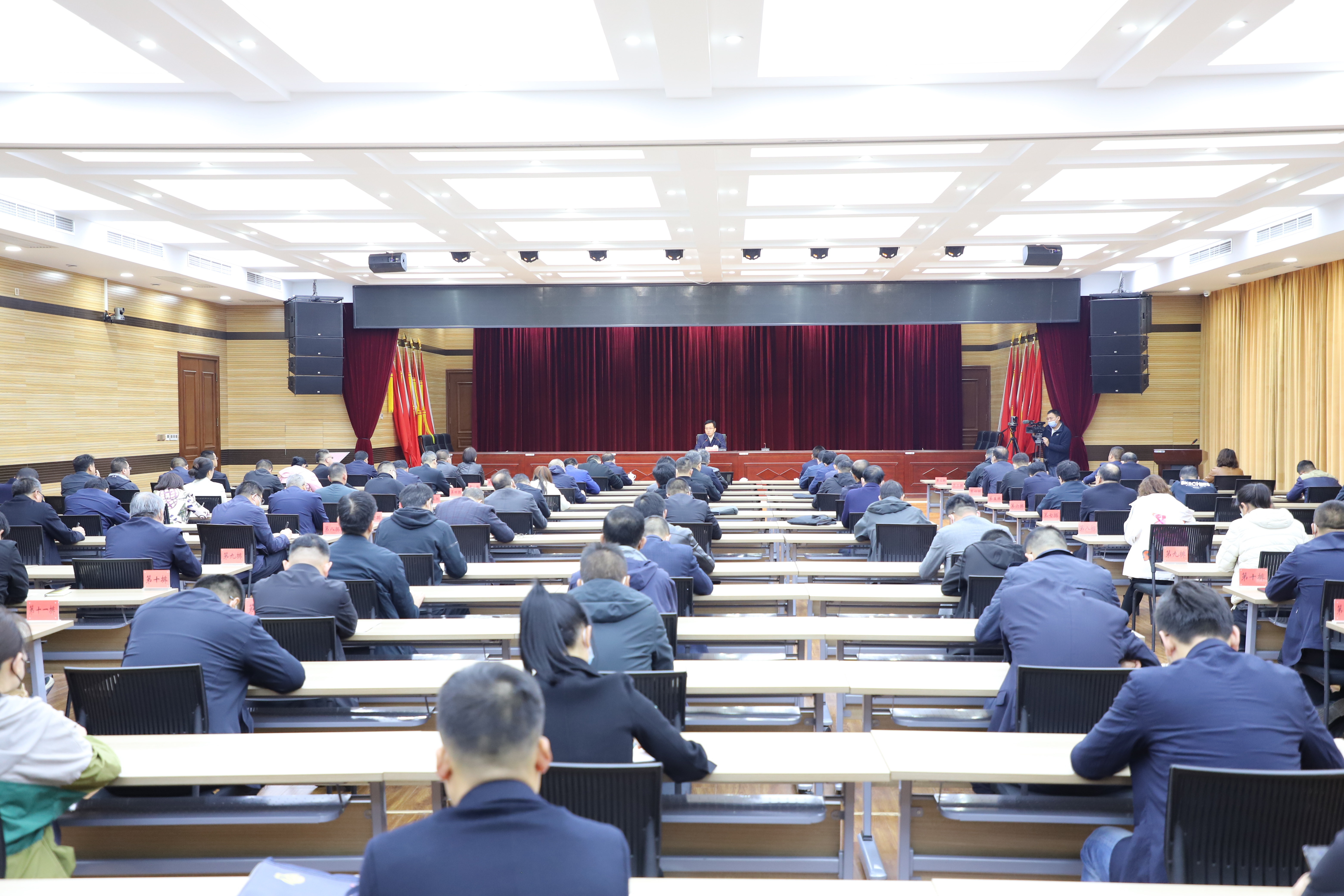 我区组织收看全省招商引资视频会议