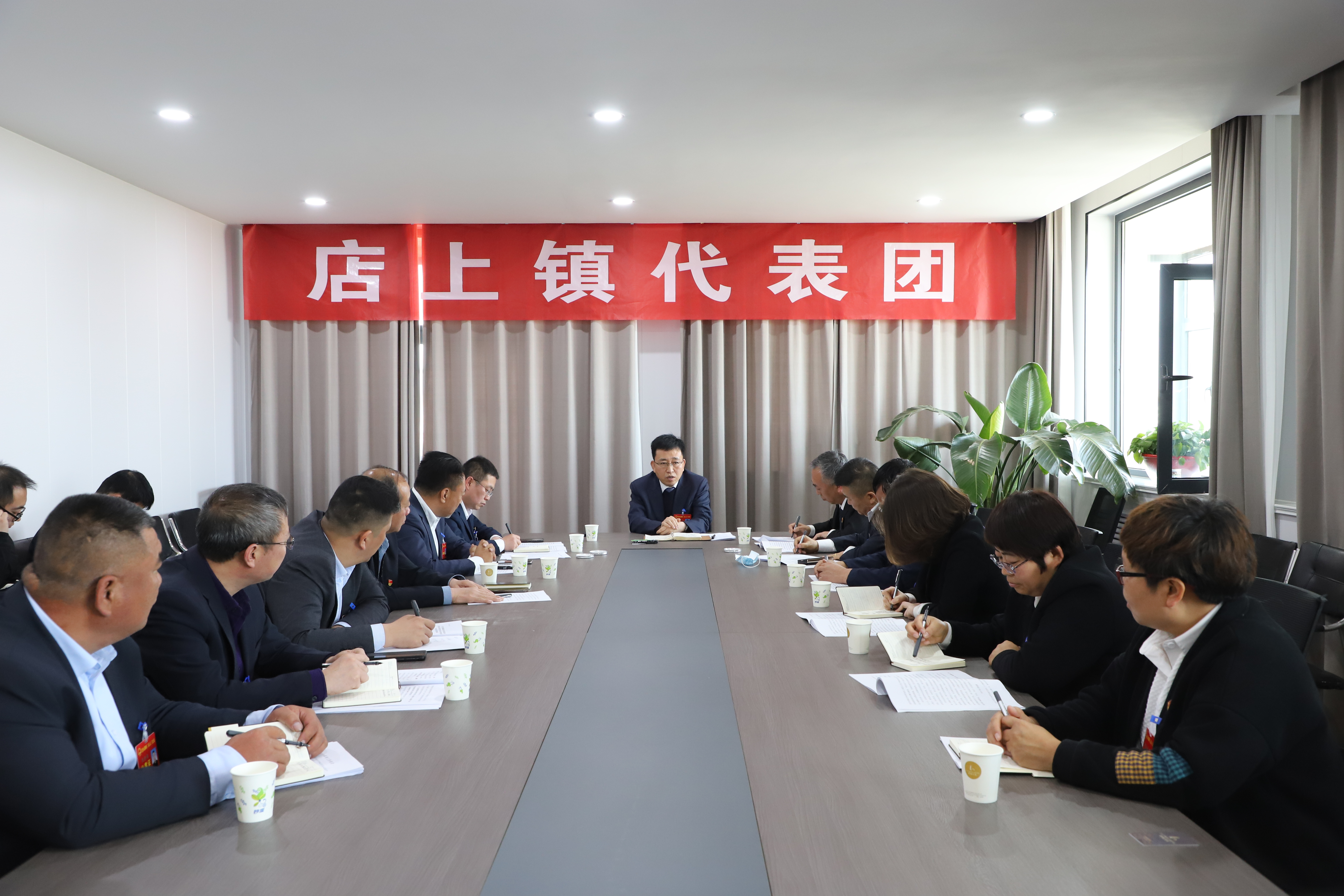 段尧刚在参加区二届人大三次会议店上镇代表团审议时强调 坚定信心谋发展 找准定位促转型