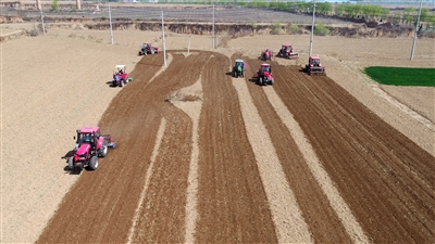 万象“耕”新 “托”起希望