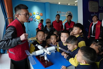 滨河社区：科普进社区 教学“零距离”