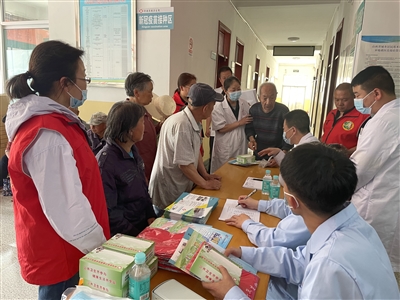 助残显大爱 义诊暖人心