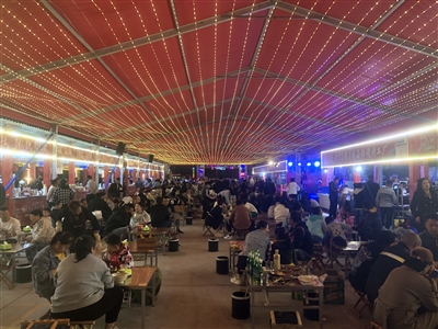 “甩饼烧烤美食节”开幕