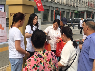 区自然资源局 开展6·25“全国土地日”宣传活动