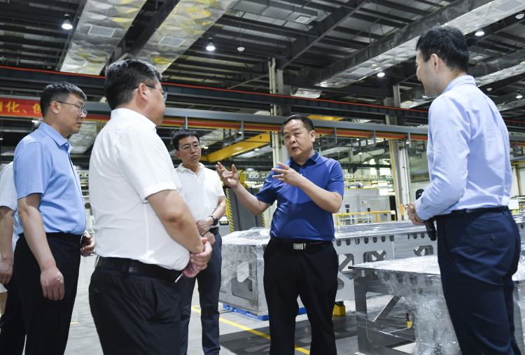 陈耳东带队赴浙江江苏安徽考察学习招商引资区委书记段尧刚随团参加