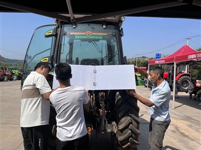 区现代农业发展中心： 农机年检“送上门” 服务群众“近一步”