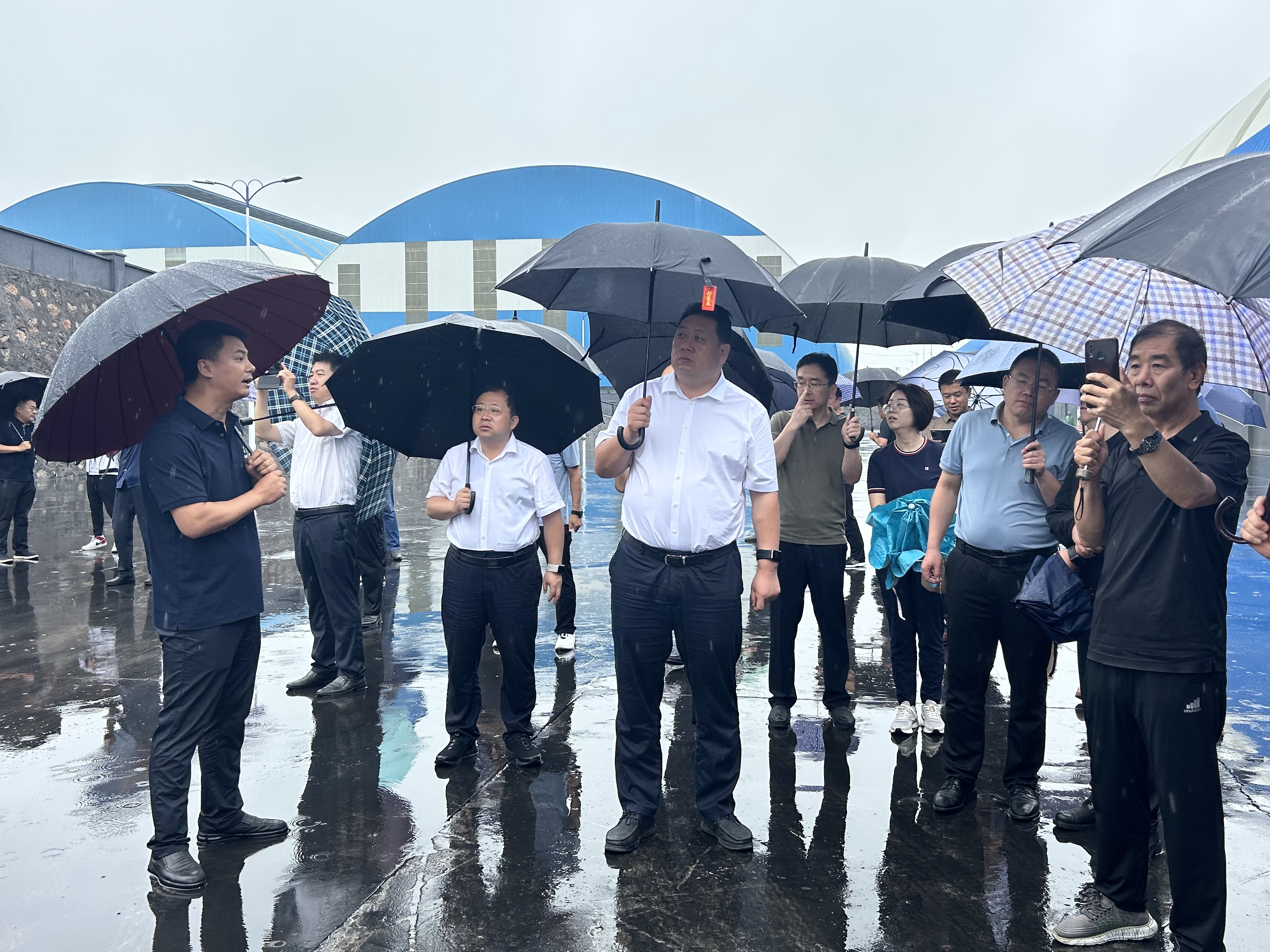 邢张朋在潞铁现代智慧物流产业园调研