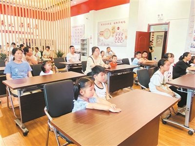 学府社区： 红色精神润童心