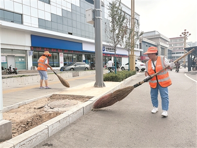 区园林环卫中心：多措并举擦亮城市“容颜”
