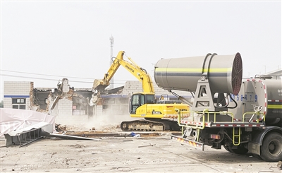 我区依法拆除两处违法建筑