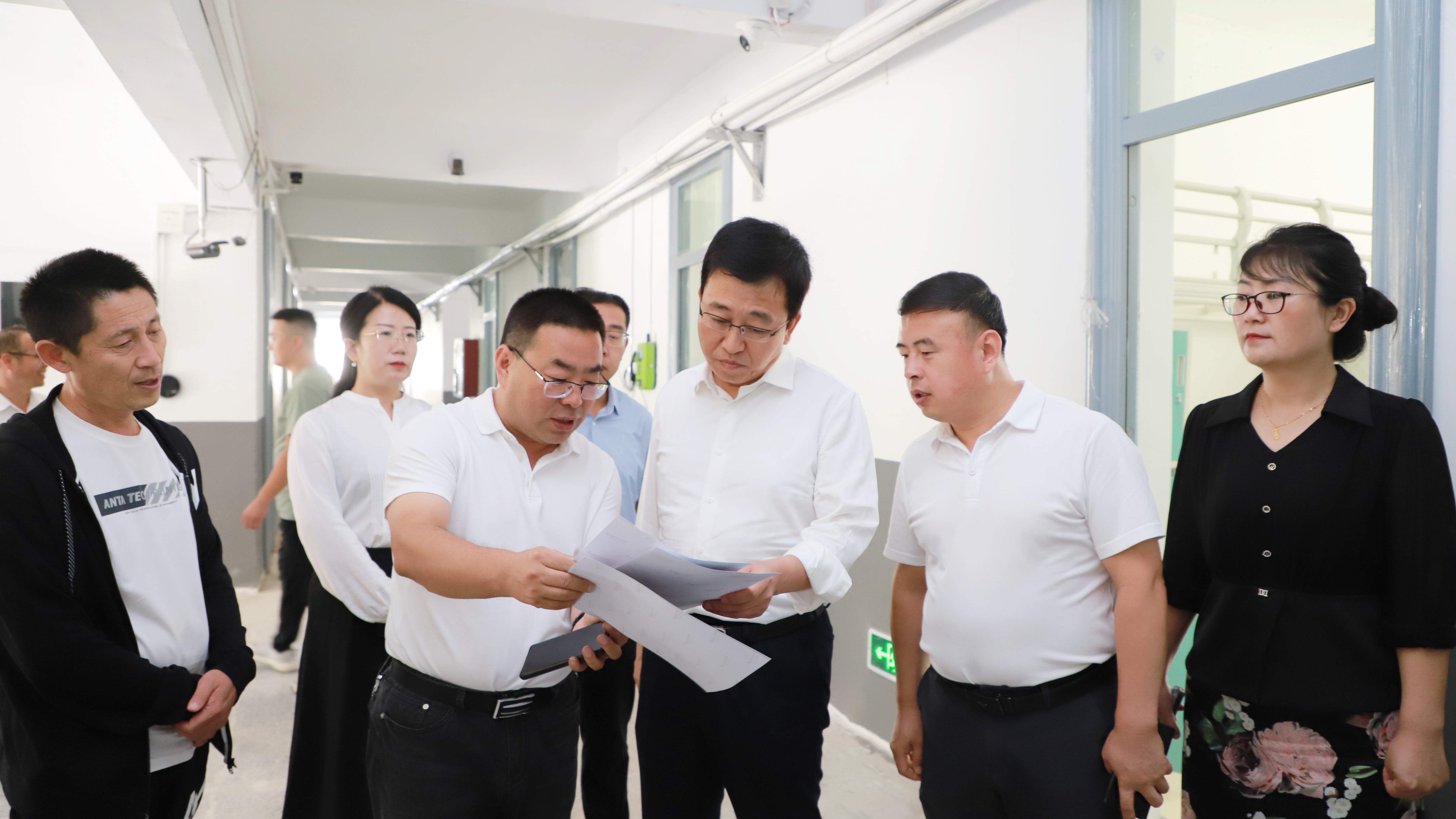 段尧刚看望慰问一线教师并调研教育工作