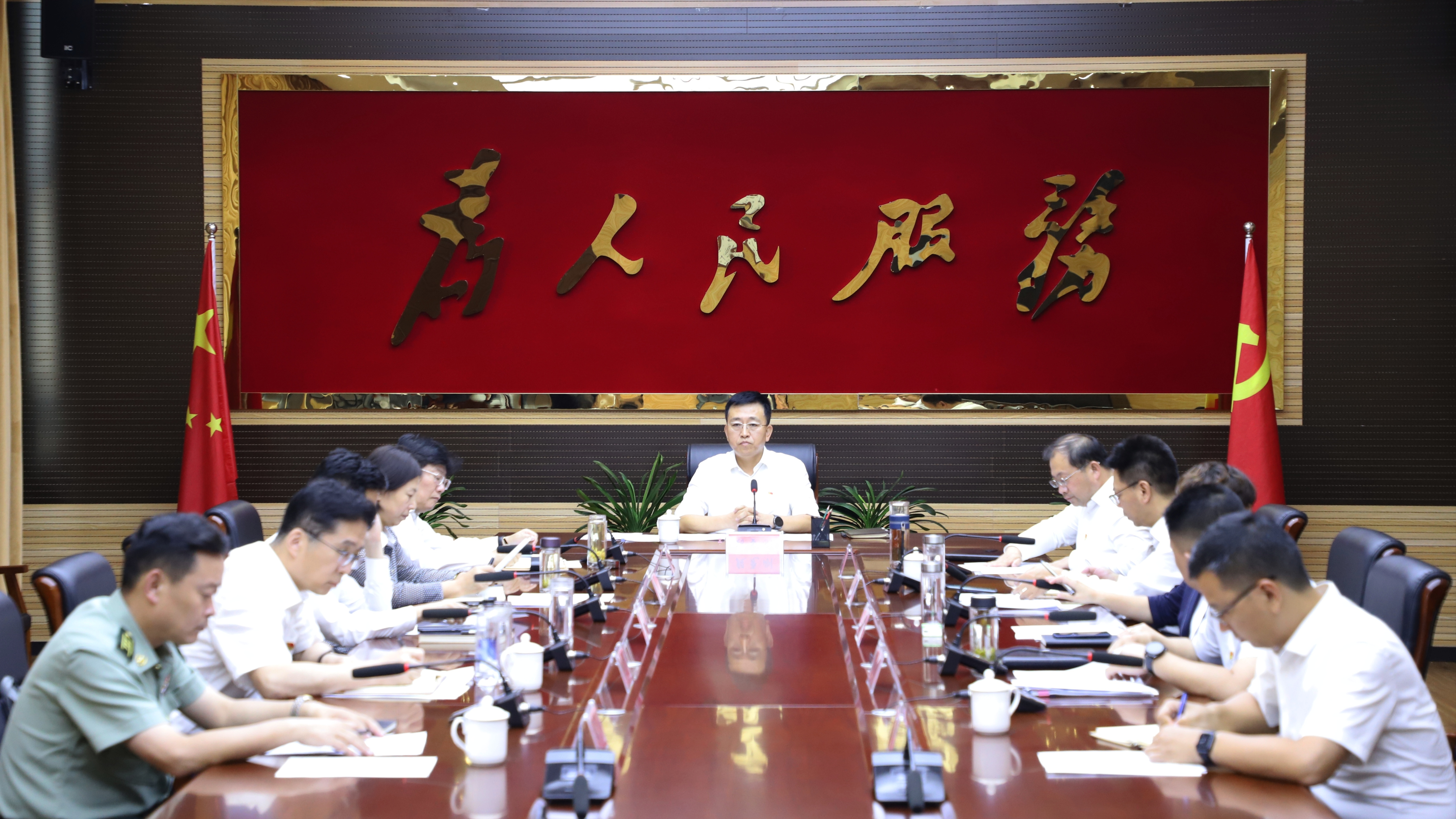 区委常委会召开会议