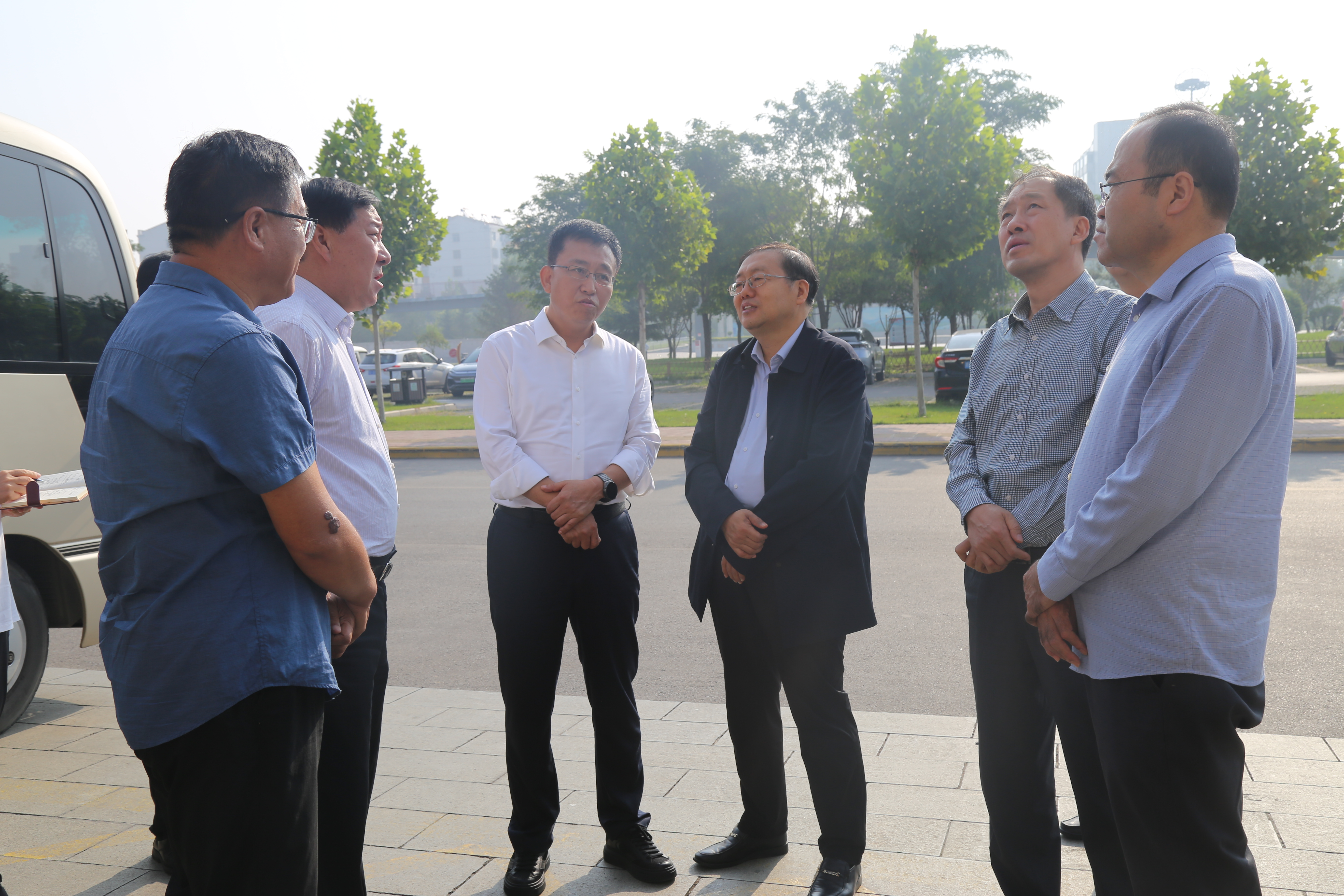 梁敬华、张亚琳调研我区工人文化宫建设工作