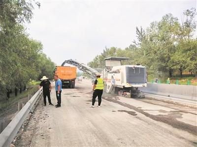 公路段：对G207线外环路段进行大修改造