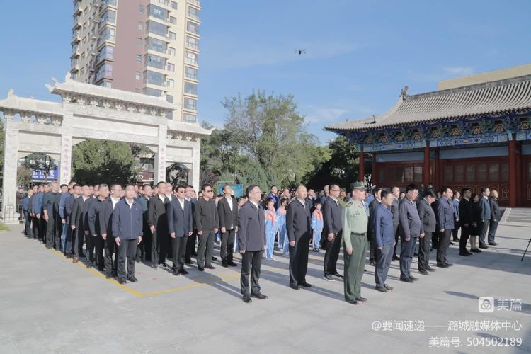 我区举行烈士纪念日向烈士敬献花篮仪式