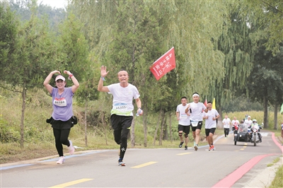 奋进正当时 聚力谱新篇 ——“金鼎杯”2023年第一届“怡居潞城 红色神头”半程马拉松及欢乐跑活力开跑 段尧刚宣布开赛 柴哲致辞
