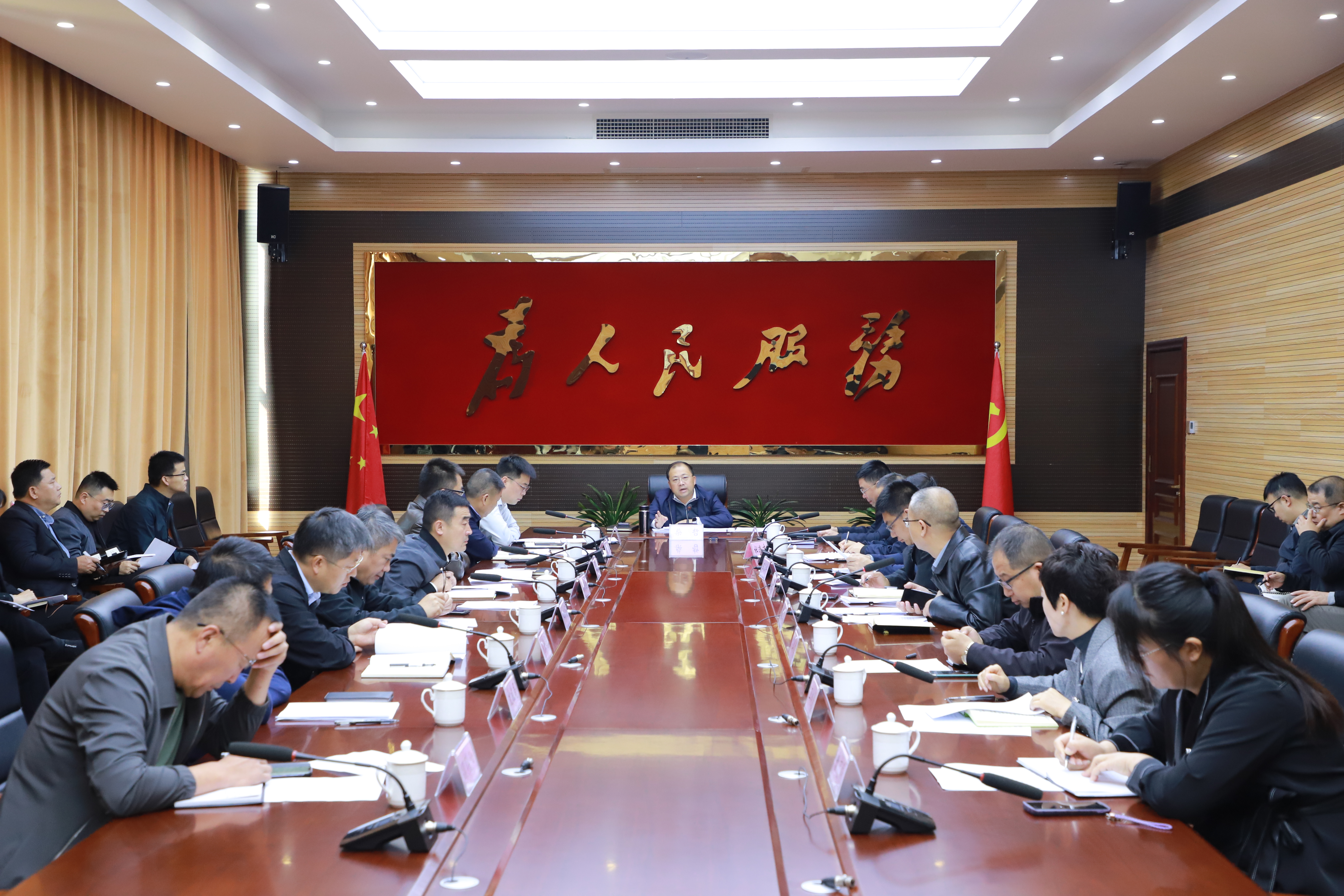 区政府党组（扩大）会议召开