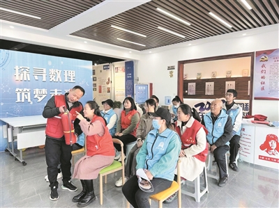 东华社区： 学消防知识 创安全家园