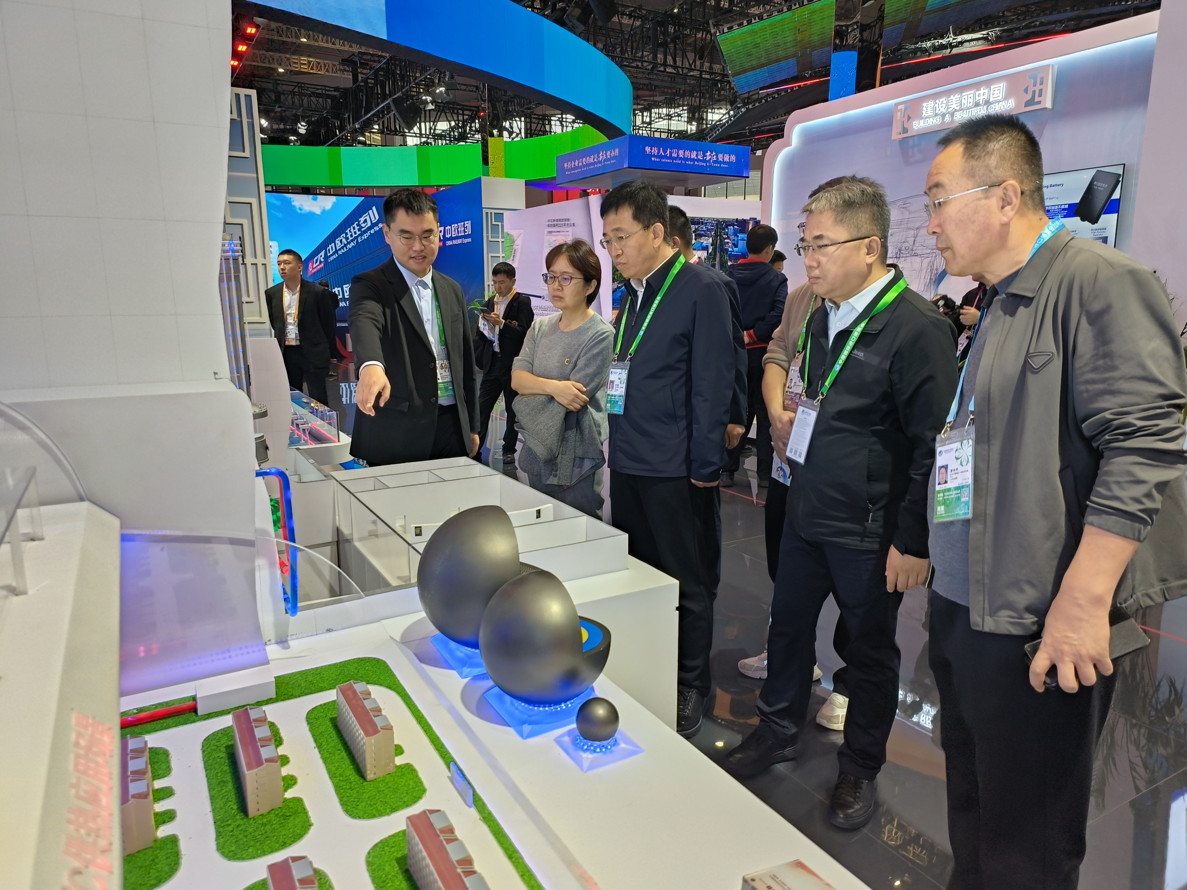 段尧刚赴上海、云南、河北等地考察招商