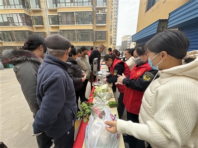 区市场监管局： 党建促社建 共建卫生家园