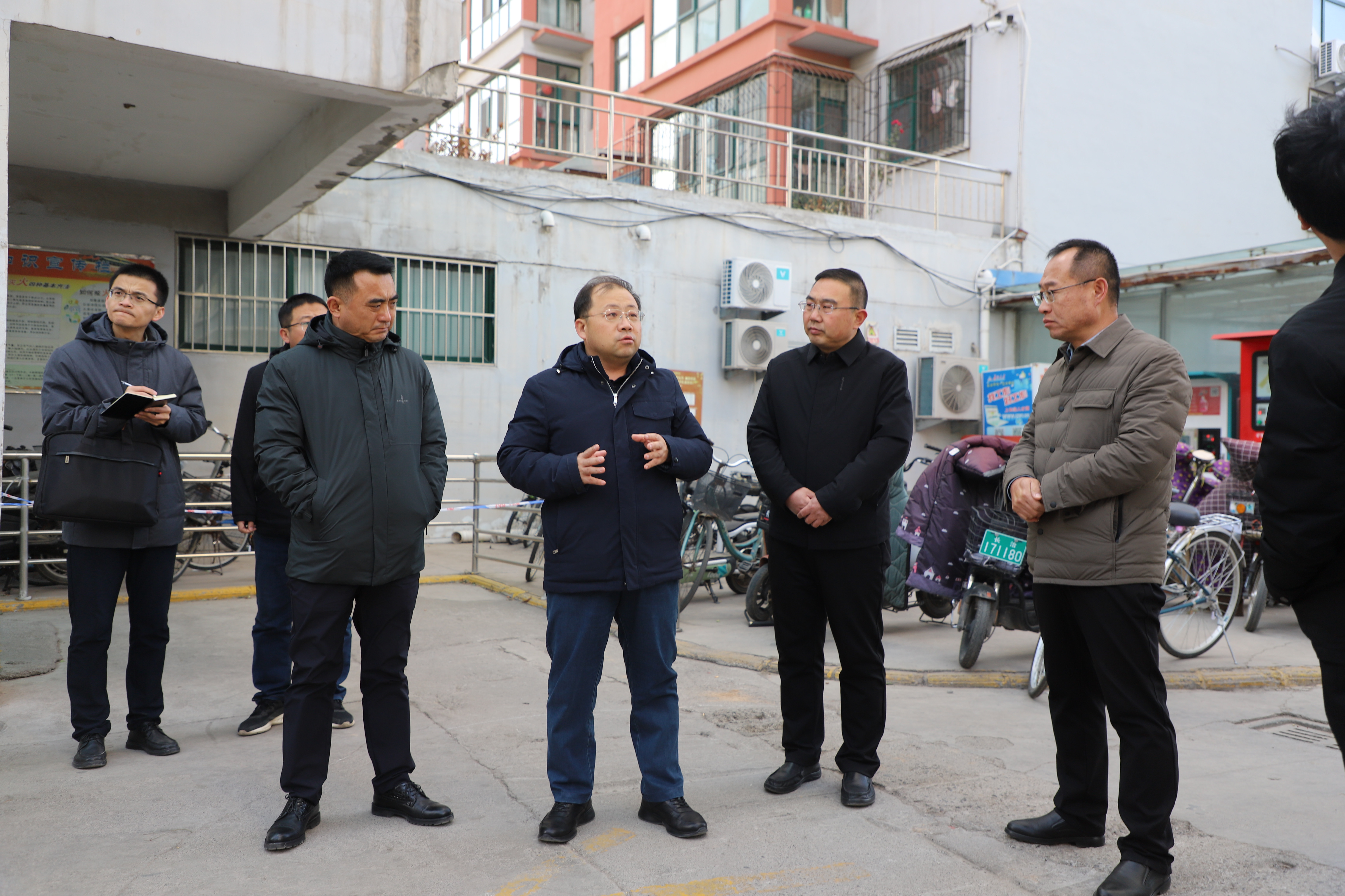  柴哲对消防安全工作进行现场办公