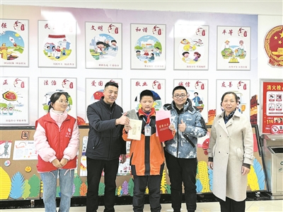 滨河社区 点赞机智少年 临危不乱救火