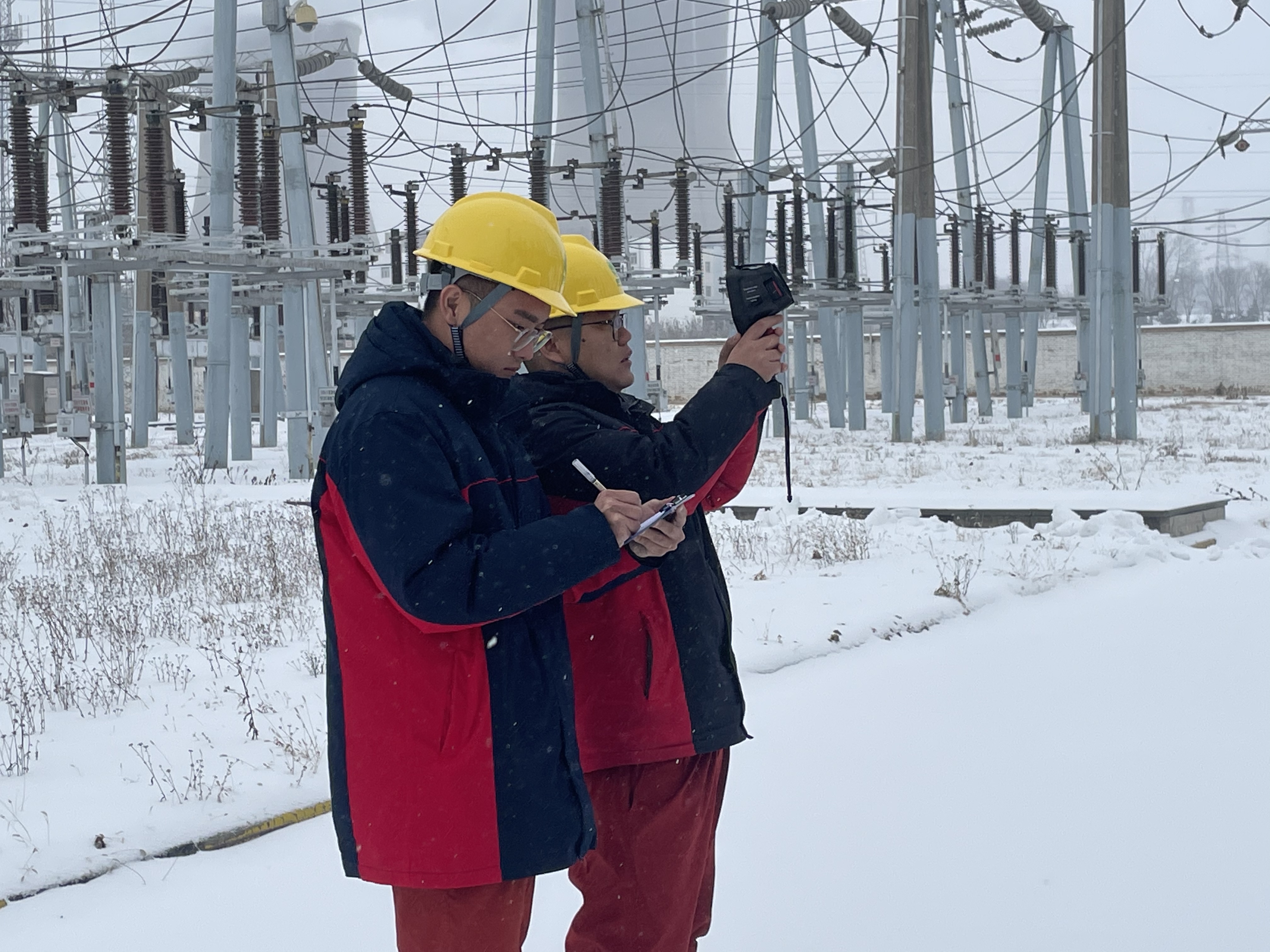 潞城区：迎战风雪 保电保供不停歇