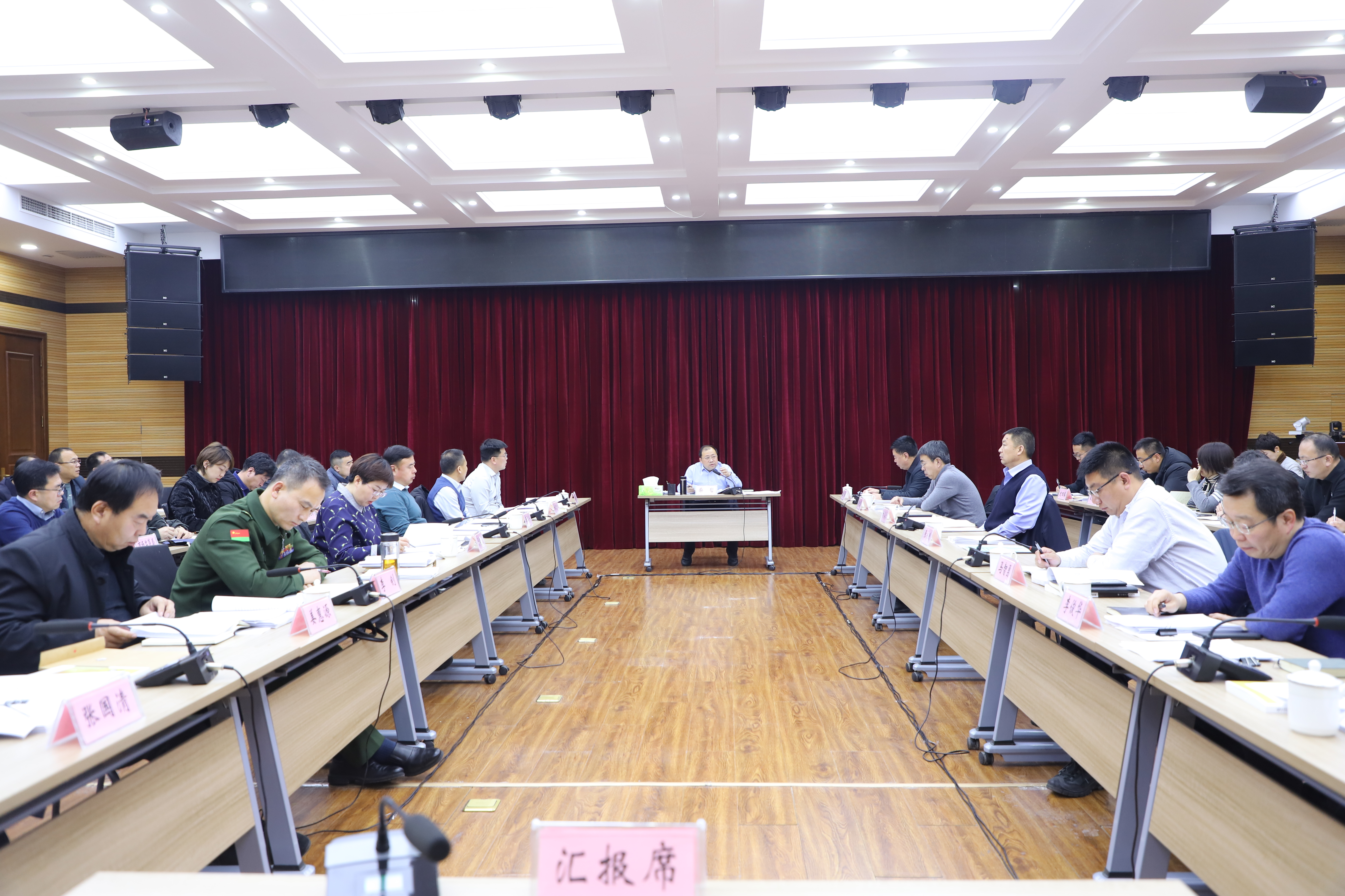 区政府党组（扩大）会议召开